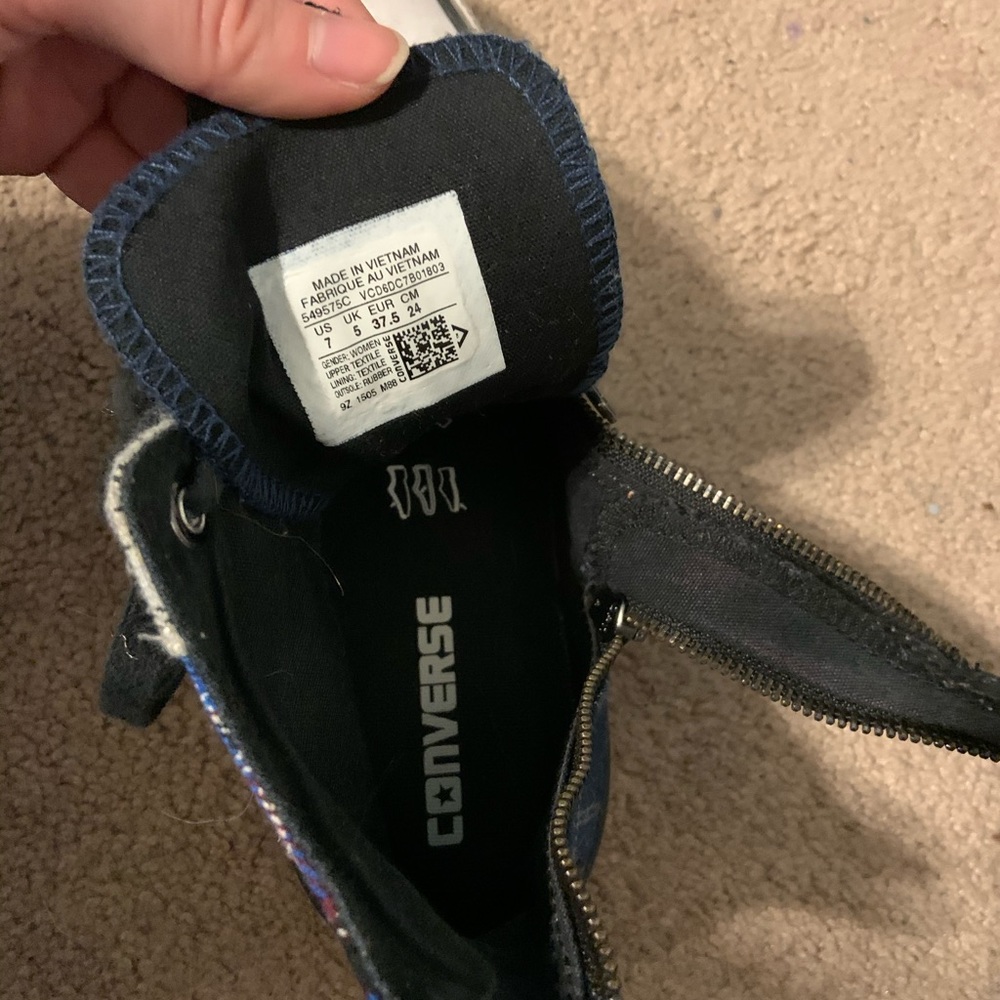 Converse - Picture 2 of 3